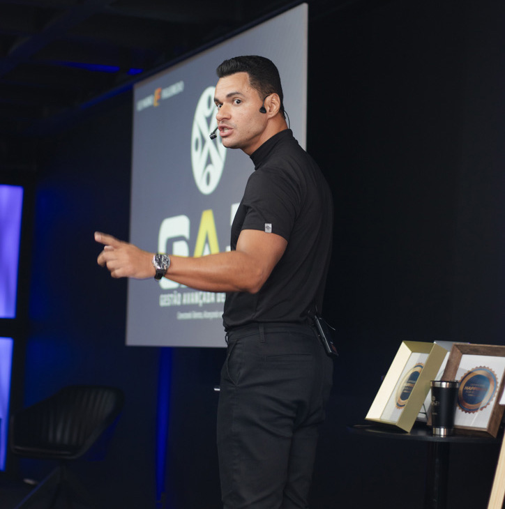 Leandro Figueiredo no palco